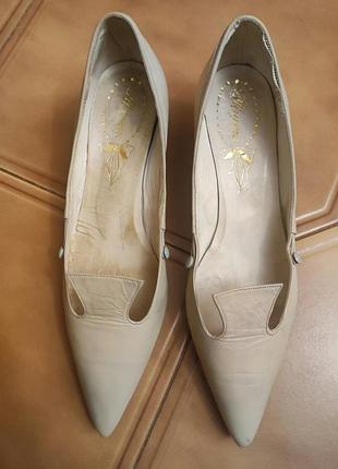 Туфлі шкіряні ,"kitten heels" 2