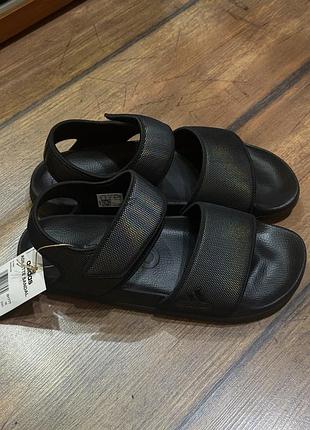 Босоніжки adidas унісекс 3