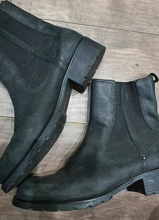 Ботинки "clarks"(oригинал) кожа 100%
размер 41..42
стелька 26