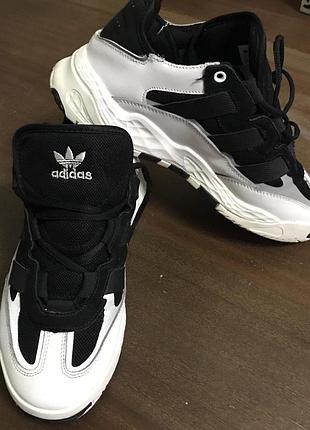 Кроссовки adidas lightstrike
