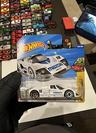Колекційна машинка hot wheels mazda 787 b біла