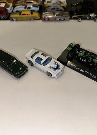 Колекційні модельки для хлопчика hot wheels 77 pontiac firebird t/a, kick sauber f1 team (#77), volvo p220 amazon wagon