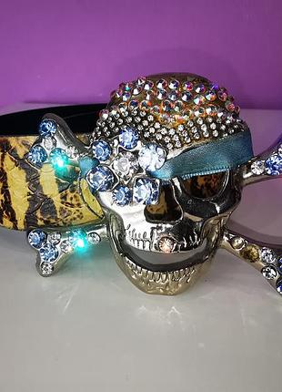 ​🏴‍☠️ ефектний шкіряний ремінь downtown accessory з масивним черебом та стразами ✨