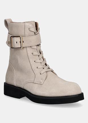 Urbanshop com ua bossзамшеві черевики boss eleri колір бежевий на плоскому підборі 50552774 розміри запитуйте