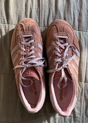 Кросівки жіночі adidas gazelle рожеві