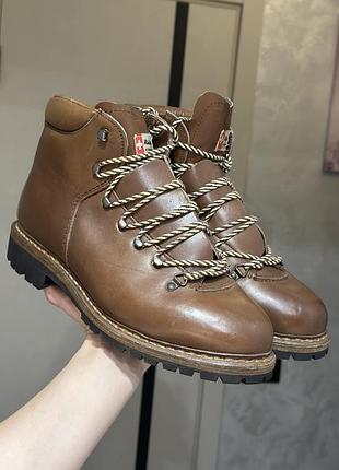 Raicle vintage boots