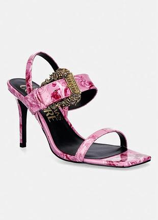 Urbanshop com ua versace jeans couture босоножки на шпильке розовые 80va3s71 zs366 499 размеры запиту