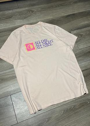 Футболка чоловіча nike tee all day all night all nike рожева