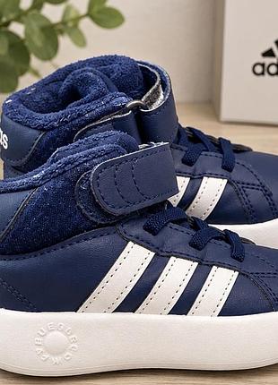 Дитячі оригінальні утеплені кросівки adidas 23,5р