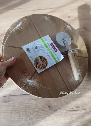 Доска и нож для пиццы