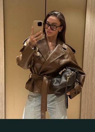 Жіноча куртка zara з екошкіри, коричнева