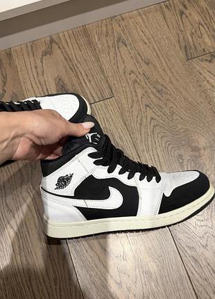 Кросівки жіночі nike зимові чорно-білі