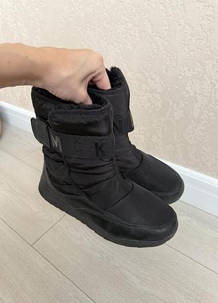 Чоботи жіночі демісезонні чорні mckinley