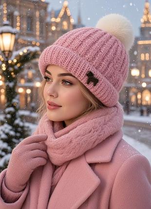 Шапка на женщину из акрила и шерсти, на осень и зиму.