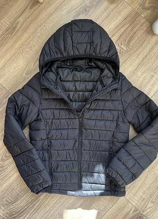 Куртка жіноча pull&bear чорна, розмір xs, з капюшоном