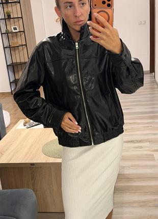 Куртка жіноча zara бомбер шкіряна чорна xs