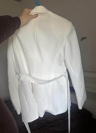 Білий крутезний піджак zara 5