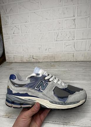 Крутые мужские кроссовки new balance 2002 r