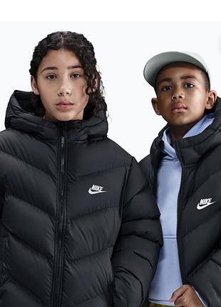 Шикарне пальто nike хс