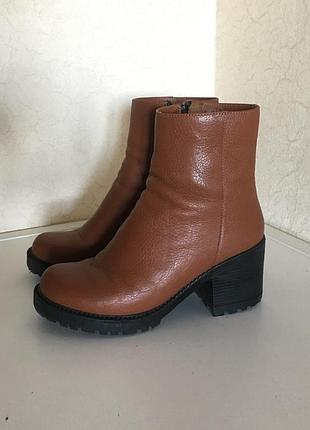 Шкіряні чобітки