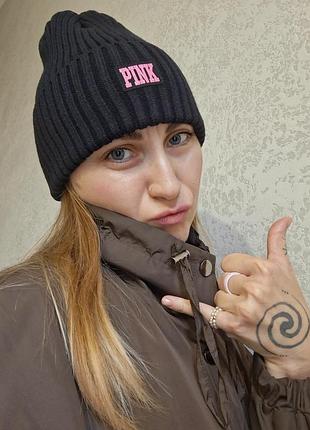 Черная шапка pink на осень-зима, черная, на обхват 48-58 см. премиум качество