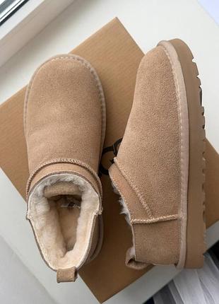 Ugg classic micro женские угги низкие натуральная замша мех beige