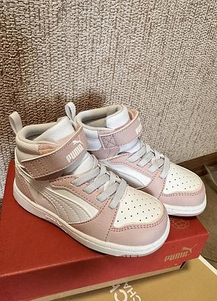 Кросівки для дівчинки puma хайтопи рожеві з білим