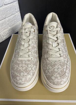 Michael kors hayes 3