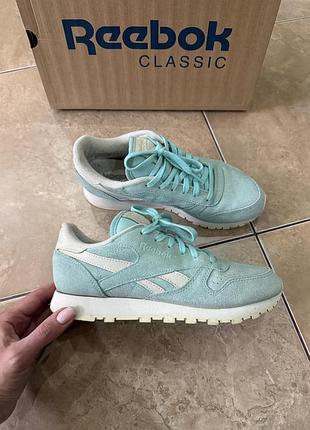 Замшевые кроссовки. reebok.