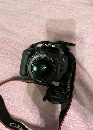 Фотоапарат canon eos 700d з об’єктивом canon ef-s 18–55mm f/3.5–5.6 iii