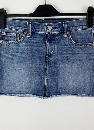 Жіноча джинсова міні спідниця з кишенями, на блискавці levi’s розмір 25