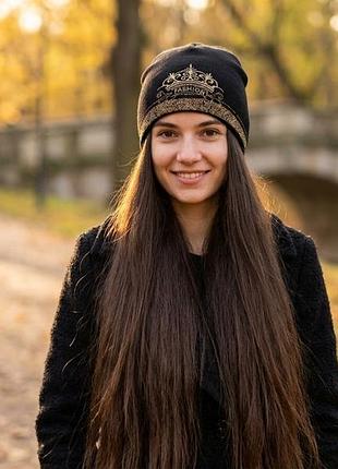 Fashion шапка біні трикотажна з люрексом корона демісезонна з золотом шапочка