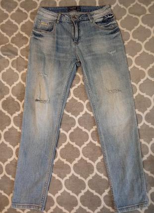 Женские джинсы бренда lolo blues (модель fashion jeans) синего цвета с металлической пуговицей с логотипом
