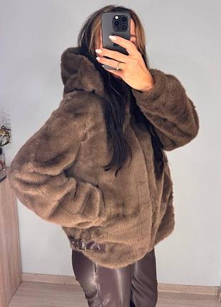 Коричнева шуба з капюшоном коричнева шуба з каптуром коричнева шуба шоколадного кольору шоколадна шуба шоколад