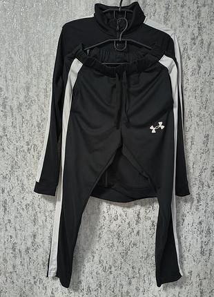 Спортивний костюм under armour.