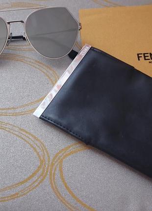 Сонцезахисні окуляри. fendi.