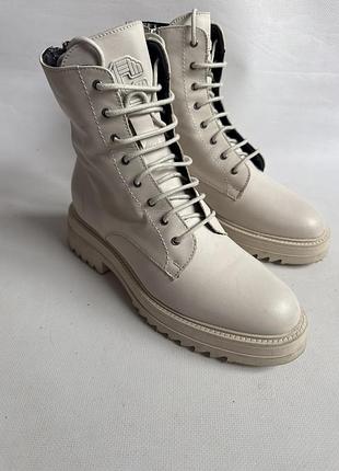 Шкіряні чобітки carvela