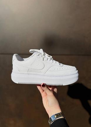 Кросівки жіночі nike court vision alta leather білі, розмір 39, довжина устілки 25 см