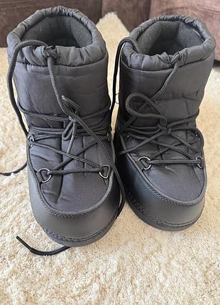 Чоботи жіночі moon boot чорні