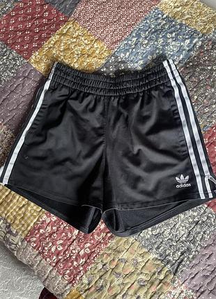 Чорні короткі спортивні шорти адідас adidas