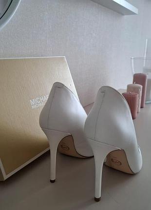 Туфли michael kors parker leather pump белые 2