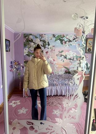 Пуховик жіночий золотого кольору