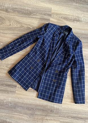 Жіночий темно-синій жакет stradivarius у клітинку 💙 двобортний піджак xs