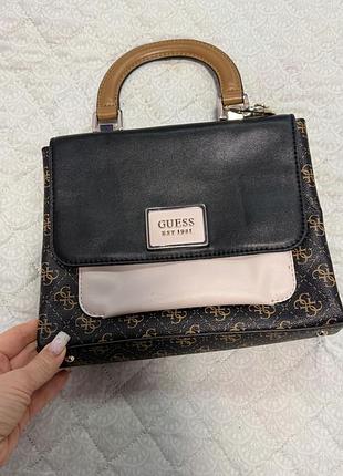 Сумка жіноча guess чорна з коричневим логотипом