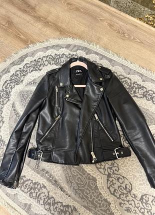 Куртка жіноча zara косуха чорна
