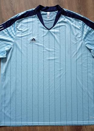 Брендовая футболка adidas.