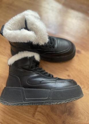 Продам офігезні  дуже теплі ботінки 🖤🖤🖤🖤