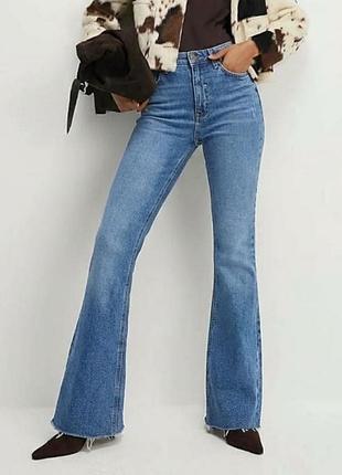 Джинсы клеш river island с рваным низом (размер xs / s, eur 34 / u9 8)