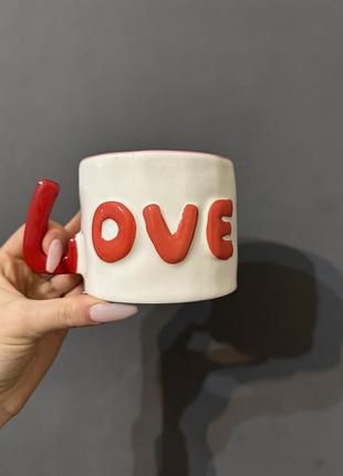 Чашка love з фігурною ручкою