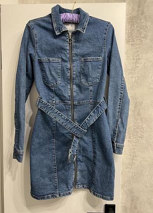 Жіноча коротка джинсова сукня bershka синього кольору